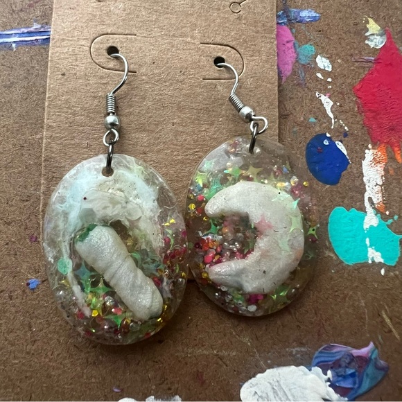 Leafy Green Abstract Earrings - Picture 6 of 7